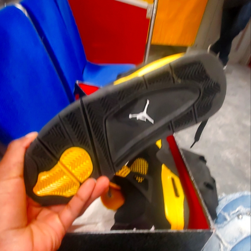 Jordan 4 thunder - Picture 3 of 4